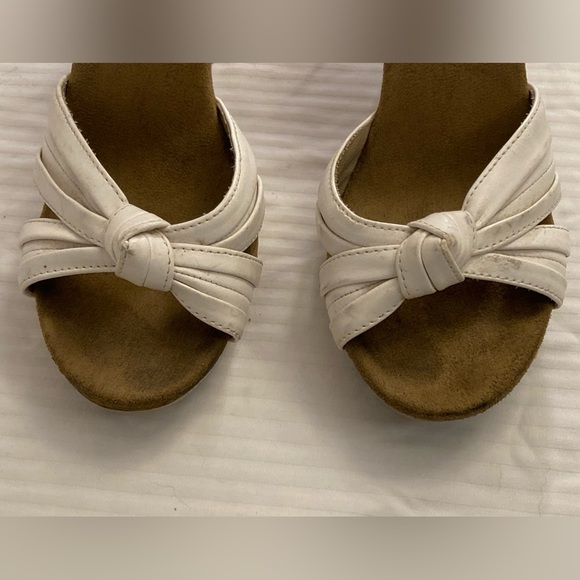 Xhilaration White And Brown Heels Size 6.5 - Picture 7 of 10
